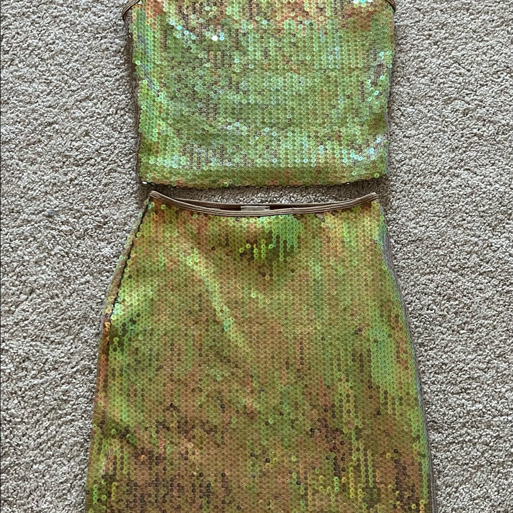 2 piece dress with sequence. Fit to small. Used but in good condition